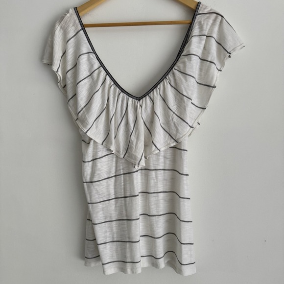 NWT! Splendid White/ Gray Striped Ruffled Sleeve V Neck Sleeveless Tank-Large - Picture 1 of 8